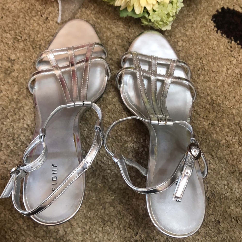 Silver heels - Picture 4 of 7